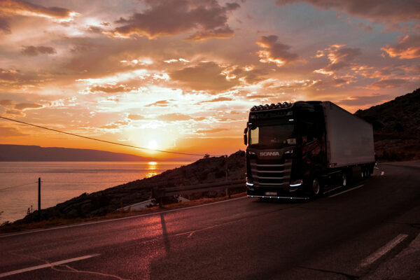 CAMION coucher de soleil